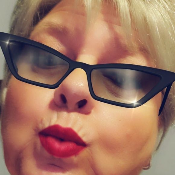 Meet your Posher, Cheryl - Picture 1 of 1